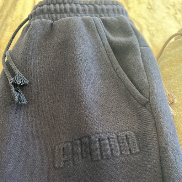 Puma bundle 2 Puma hoodies and 3 joggers - Picture 7 of 9